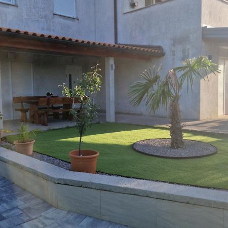 Apartments In Rijeka, Free Parking And Large Terrace, 15Min Drive From The Beach Екстериор снимка