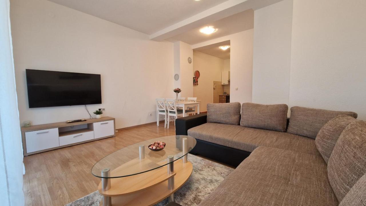 Apartments In Rijeka, Free Parking And Large Terrace, 15Min Drive From The Beach Екстериор снимка