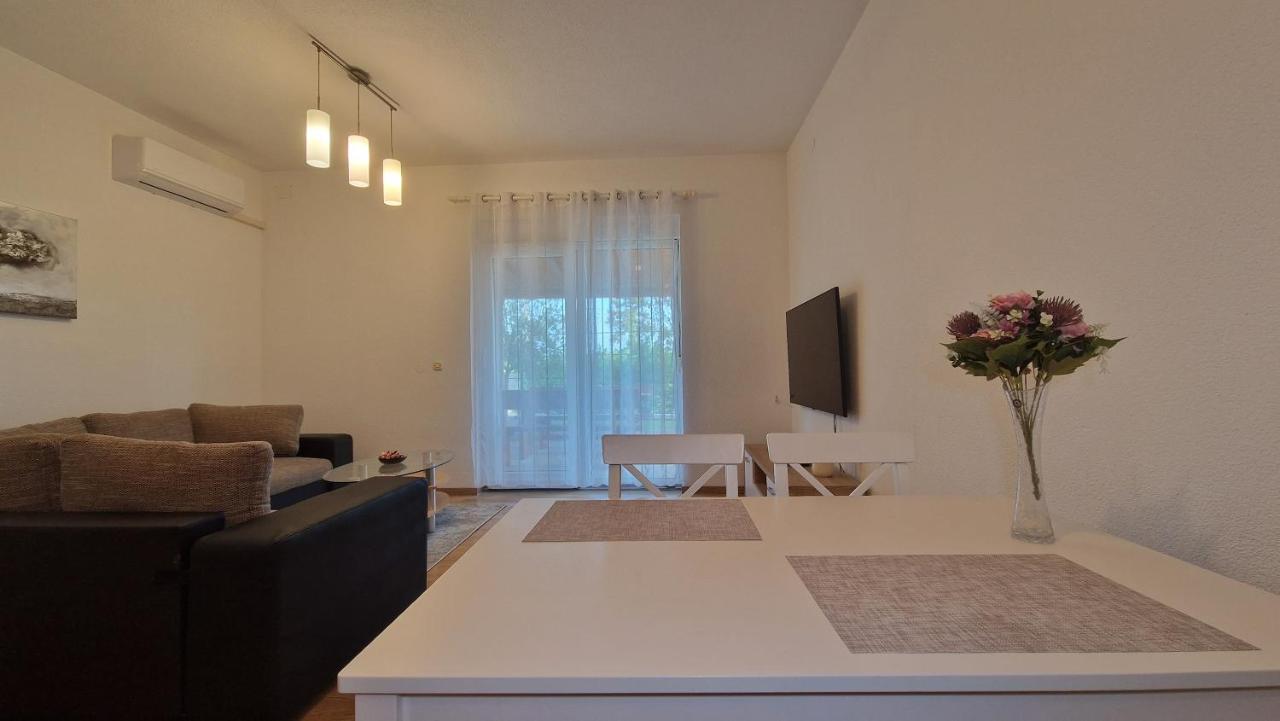 Apartments In Rijeka, Free Parking And Large Terrace, 15Min Drive From The Beach Екстериор снимка