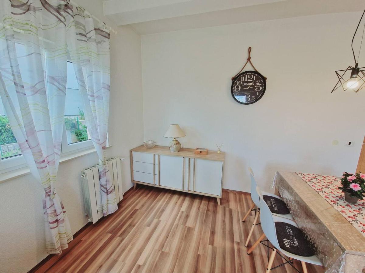 Apartments In Rijeka, Free Parking And Large Terrace, 15Min Drive From The Beach Екстериор снимка