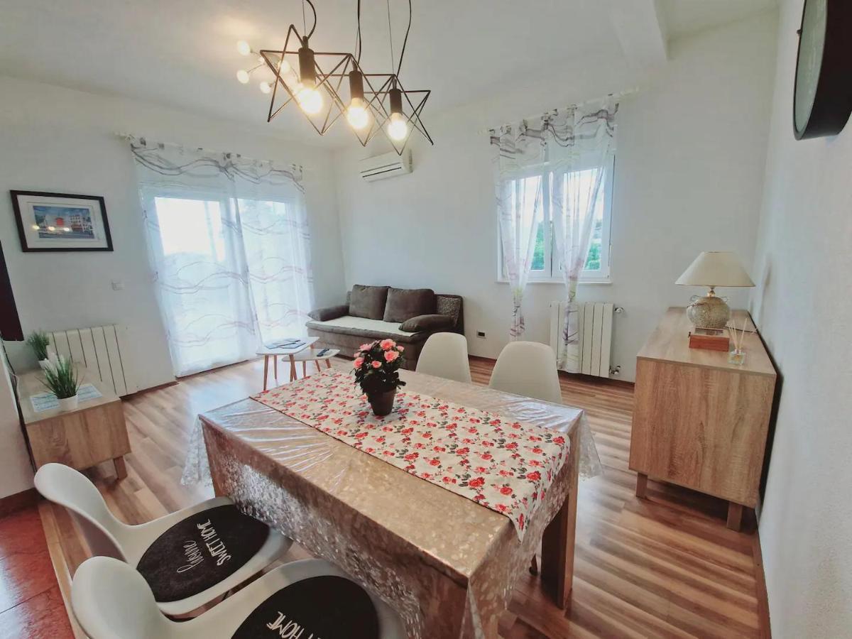 Apartments In Rijeka, Free Parking And Large Terrace, 15Min Drive From The Beach Екстериор снимка