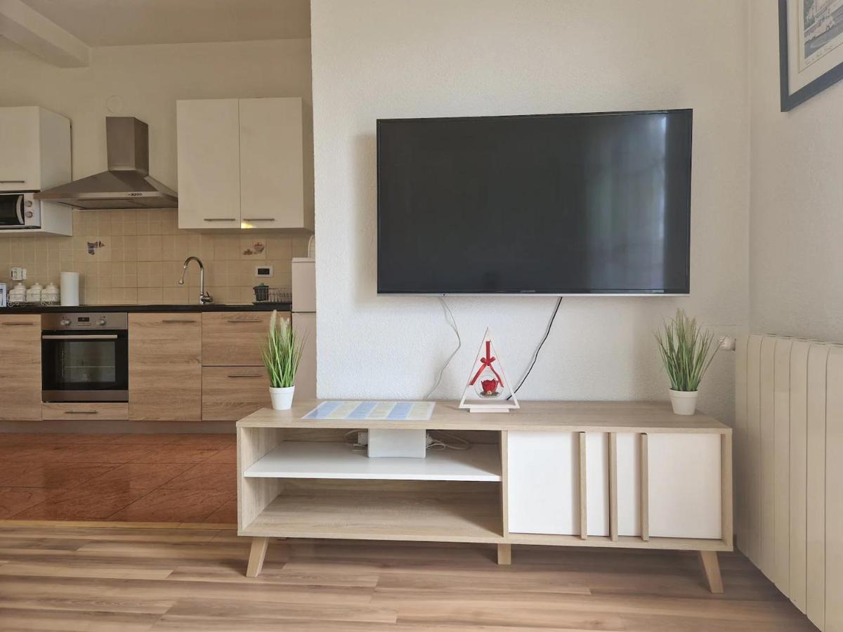Apartments In Rijeka, Free Parking And Large Terrace, 15Min Drive From The Beach Екстериор снимка
