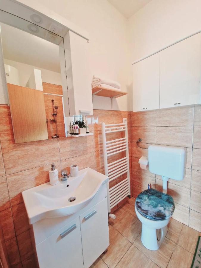 Apartments In Rijeka, Free Parking And Large Terrace, 15Min Drive From The Beach Екстериор снимка