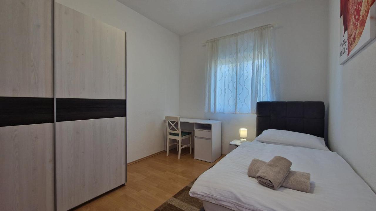 Apartments In Rijeka, Free Parking And Large Terrace, 15Min Drive From The Beach Екстериор снимка