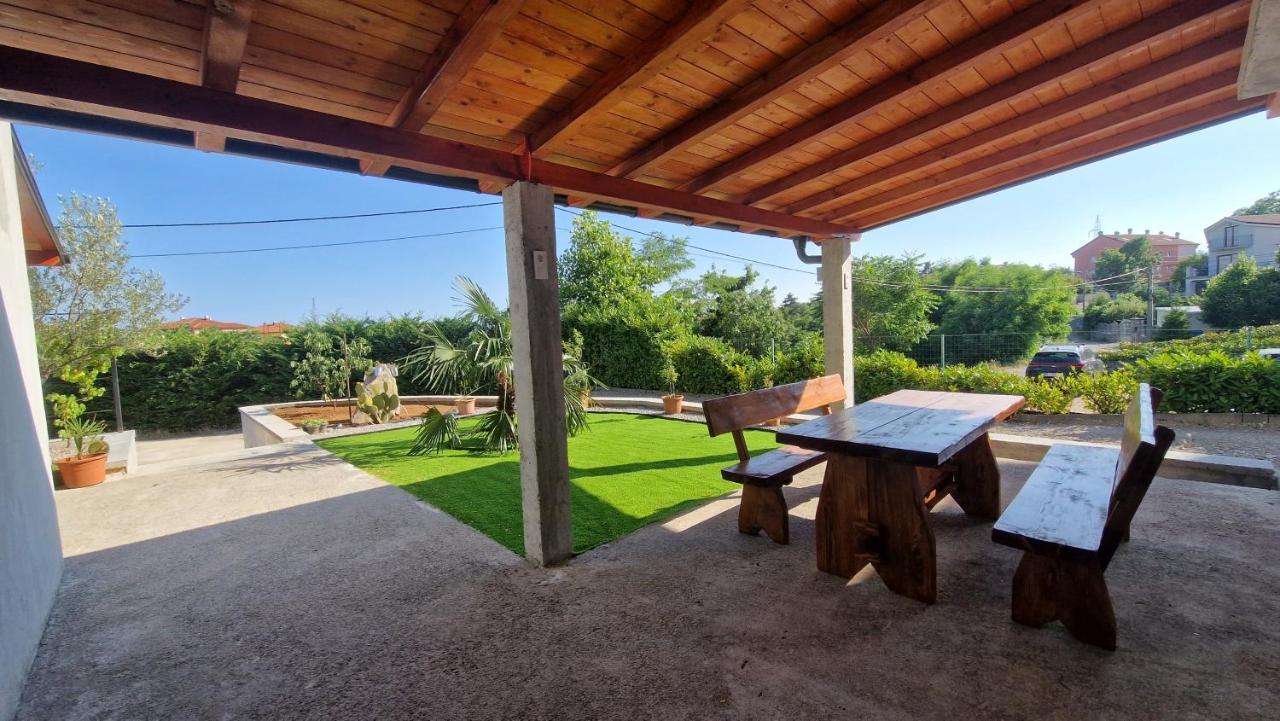 Apartments In Rijeka, Free Parking And Large Terrace, 15Min Drive From The Beach Екстериор снимка