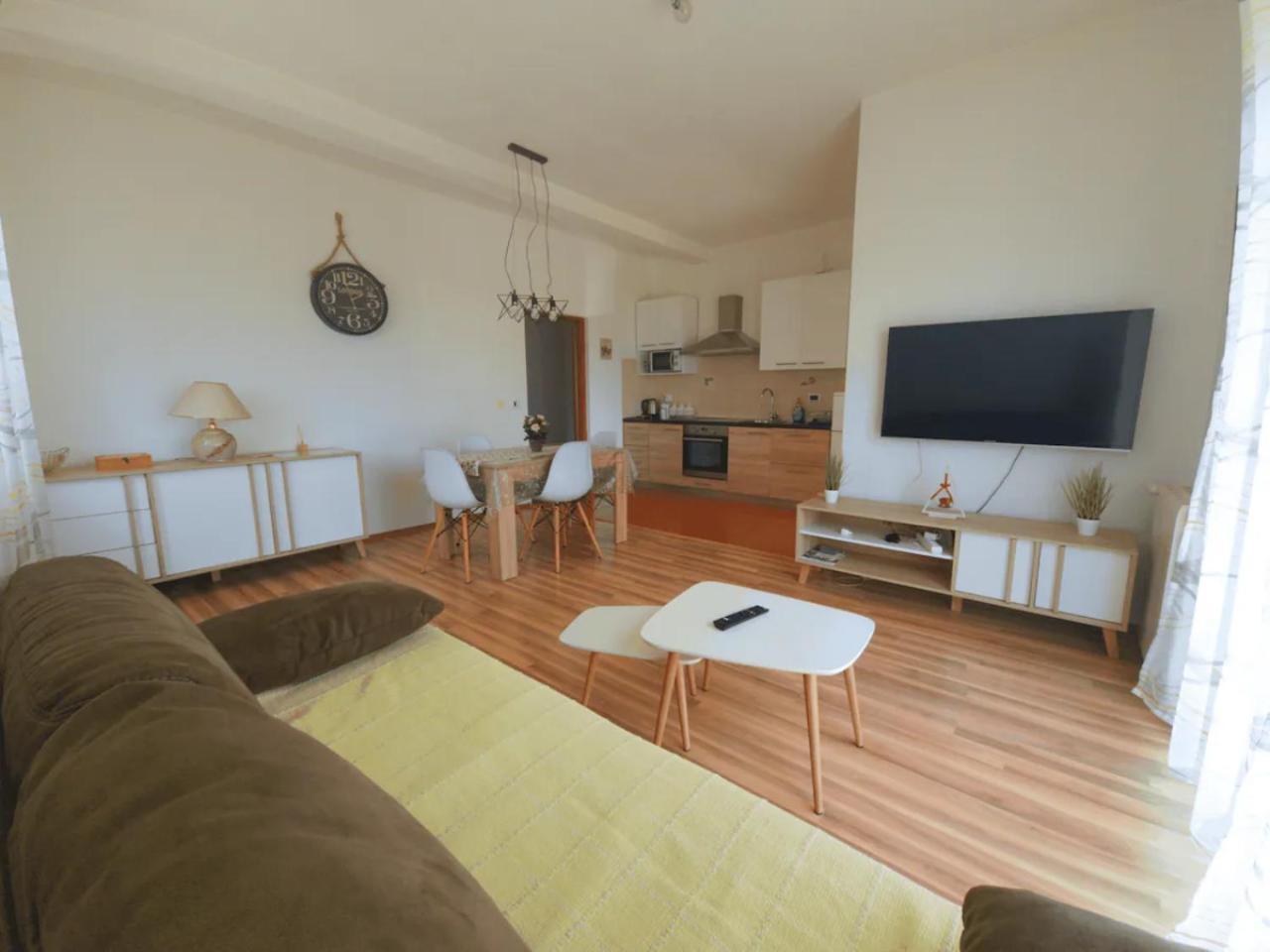Apartments In Rijeka, Free Parking And Large Terrace, 15Min Drive From The Beach Екстериор снимка